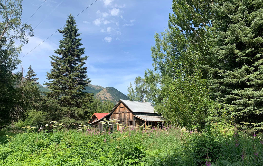 gold-rush-era-cabins-in-hope-alaska