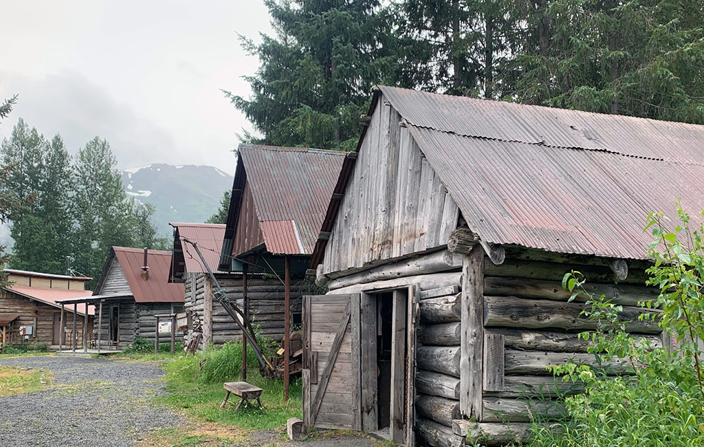 old-cabins-in-hope-alaska