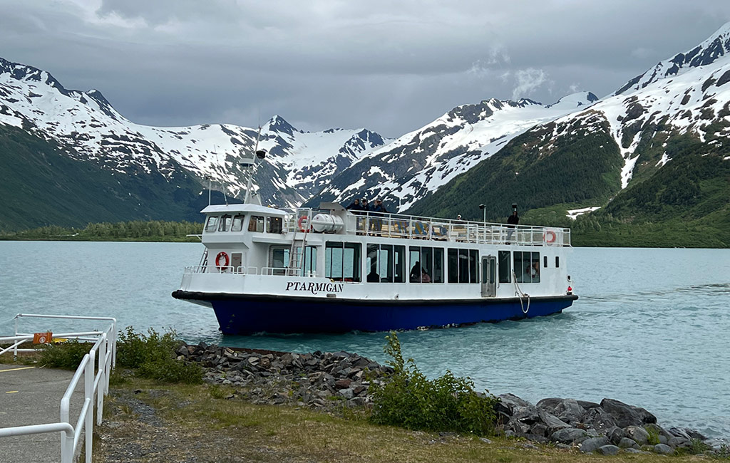 portage-glacier-cruise-with-adventurous-winos-tour-guides